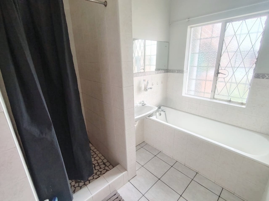 5 Bedroom Property for Sale in Amalinda Eastern Cape